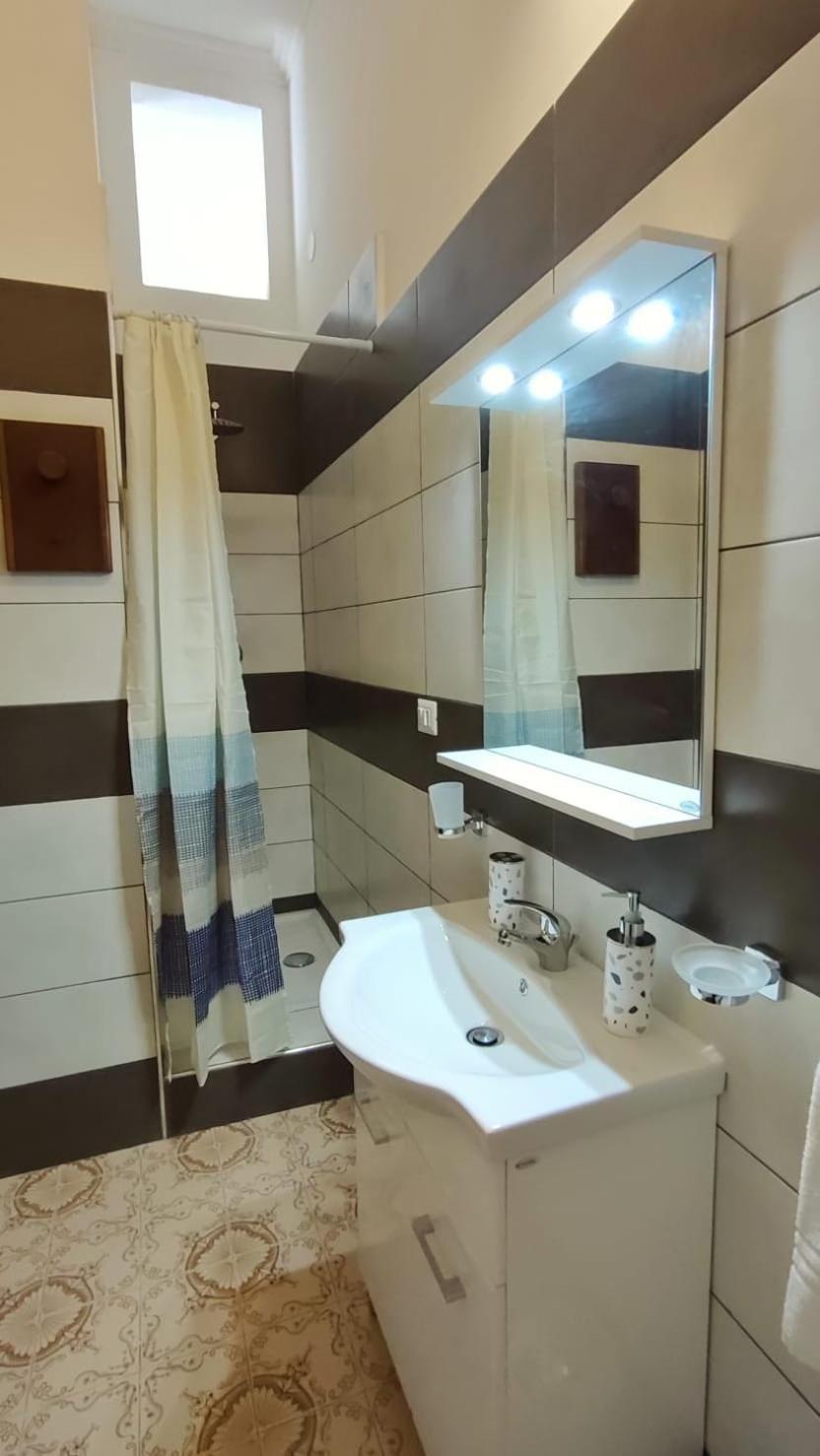 Confy Apartments Pompei Luaran gambar