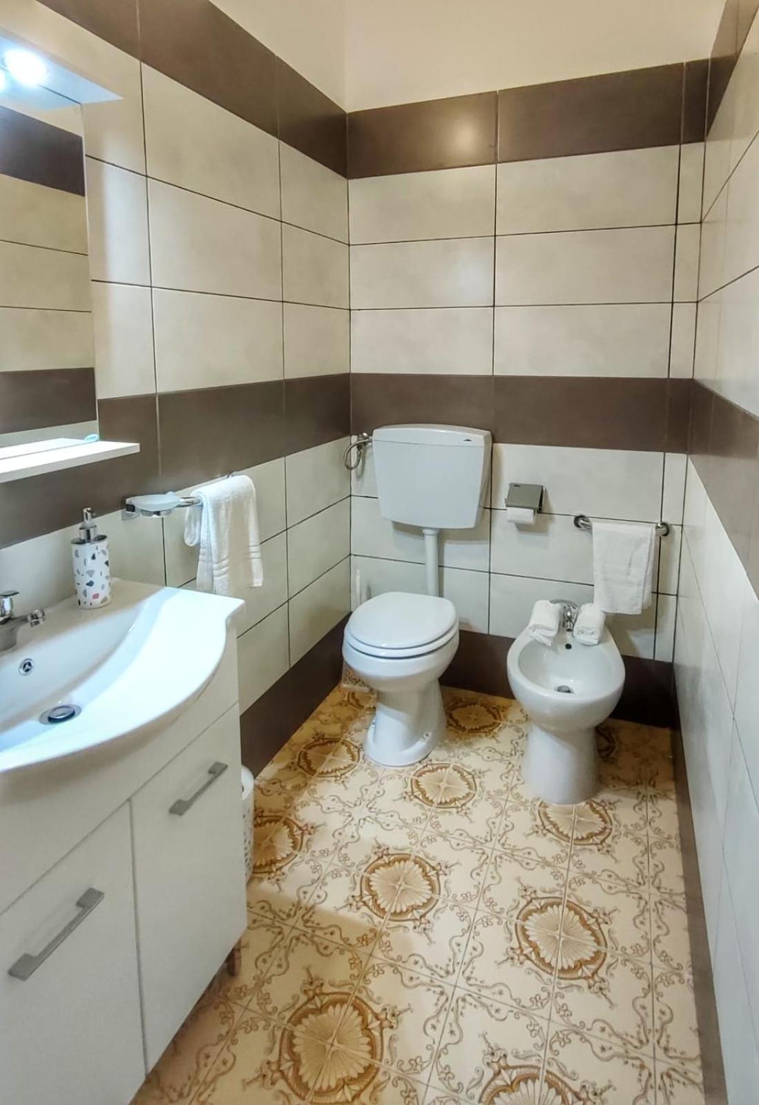Confy Apartments Pompei Luaran gambar